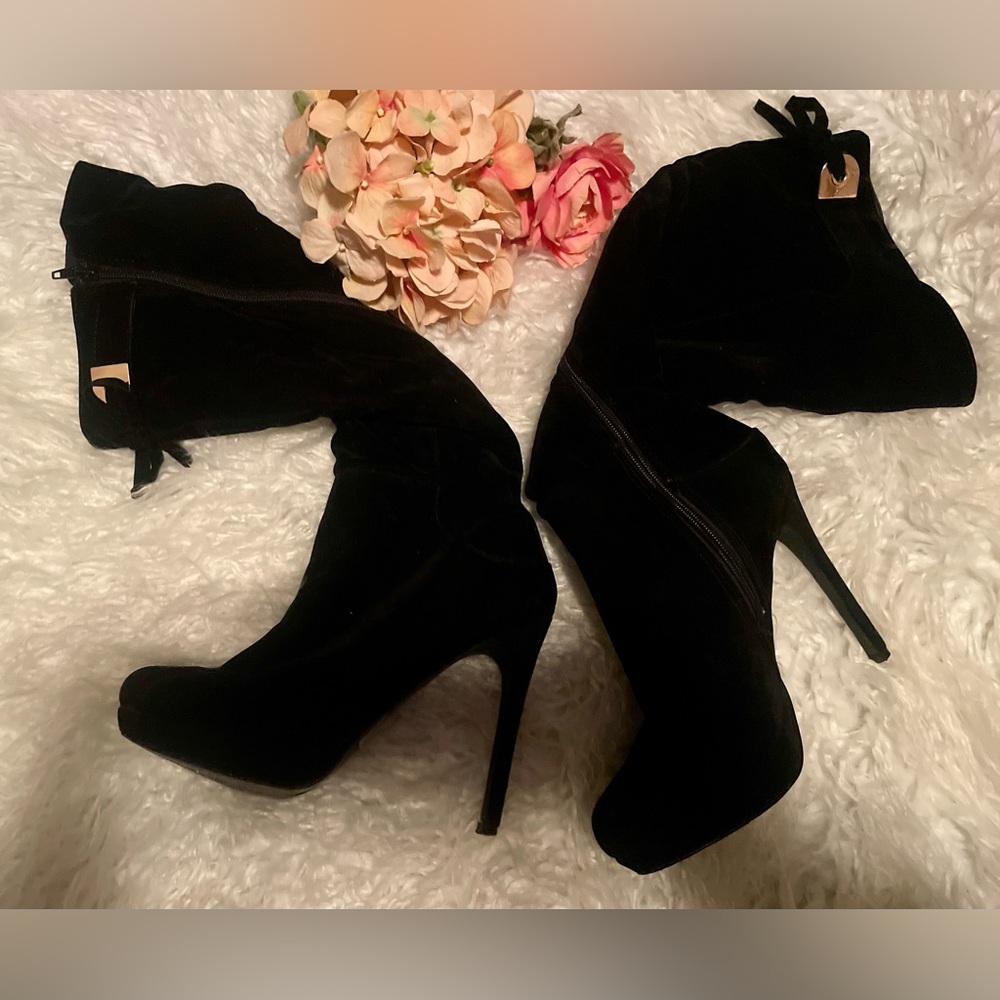 Venus Black Heeled Boots